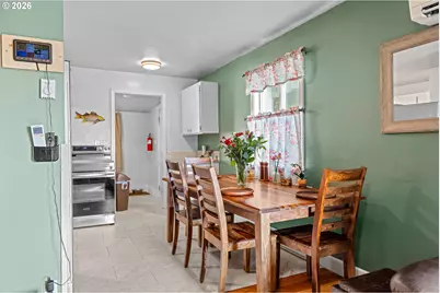950 W 17th St, Coquille, OR 97423 - Photo 8