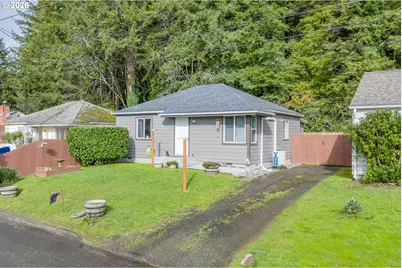 950 W 17th St, Coquille, OR 97423 - Photo 2