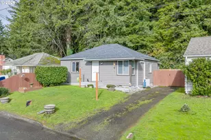 950 W 17th St, Coquille, OR 97423 - Photo 2