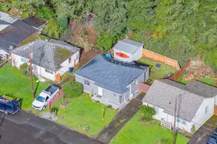 950 W 17th St, Coquille, OR 97423 - Photo 26