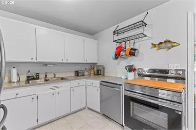 950 W 17th St, Coquille, OR 97423 - Photo 10