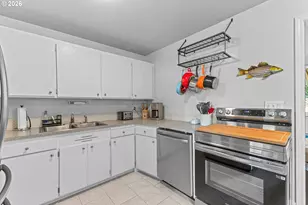 950 W 17th St, Coquille, OR 97423 - Photo 10