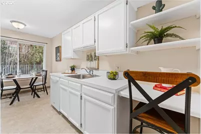 3216 SW 11th Ave, Portland, OR 97239 - Photo 18
