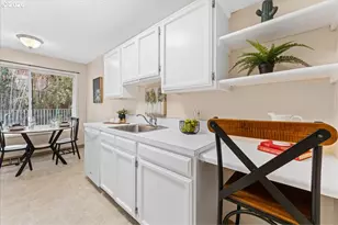 3216 SW 11th Ave, Portland, OR 97239 - Photo 18