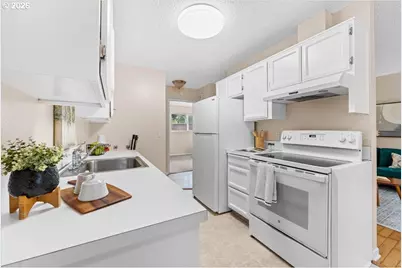3216 SW 11th Ave, Portland, OR 97239 - Photo 16