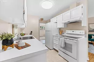 3216 SW 11th Ave, Portland, OR 97239 - Photo 16