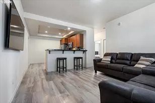 7902 NE Miriam Way, Hillsboro, OR 97006 - Photo 8