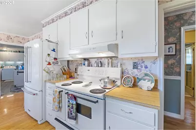 1211 Fairview St, Myrtle Point, OR 97458 - Photo 18