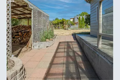 1211 Fairview St, Myrtle Point, OR 97458 - Photo 42