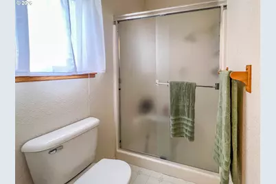 1874 SW Topaz Ln, Grants Pass, OR 97526 - Photo 14