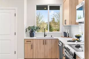 8630 SW 21st Ave, Portland, OR 97219 - Photo 6