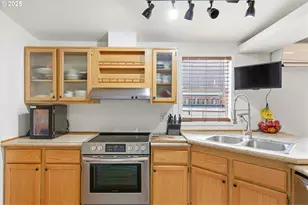 260 21st St, Albany, OR 97322 - Photo 8