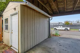 260 21st St, Albany, OR 97322 - Photo 26