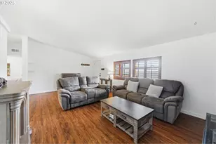 260 21st St, Albany, OR 97322 - Photo 4