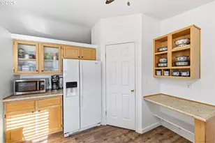 260 21st St, Albany, OR 97322 - Photo 10