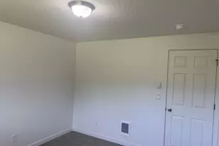 25647 Jeans Rd, Veneta, OR 97487 - Photo 16