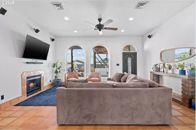 832 E Main St, Hermiston, OR 97838 - Photo 6