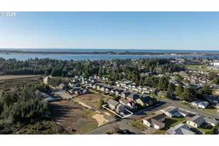 752 Madison St, Coos Bay, OR 97420 - Photo 12