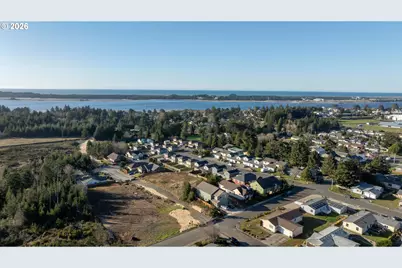 752 Madison St, Coos Bay, OR 97420 - Photo 4