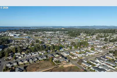752 Madison St, Coos Bay, OR 97420 - Photo 14