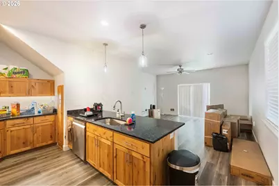 752 Madison St, Coos Bay, OR 97420 - Photo 6