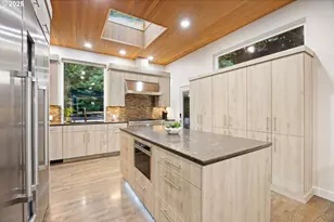 3115 SW Bennington Dr, Portland, OR 97205 - Photo 4