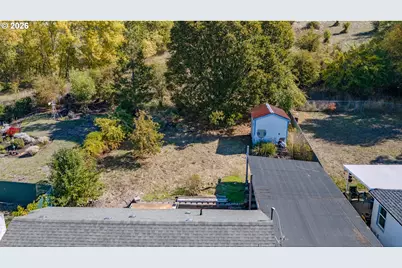 1661 NE Winter St, Roseburg, OR 97470 - Photo 4