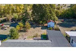 1661 NE Winter St, Roseburg, OR 97470 - Photo 4