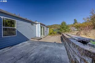 1661 NE Winter St, Roseburg, OR 97470 - Photo 6