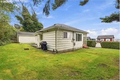325 1st St SW, Bandon, OR 97411 - Photo 24