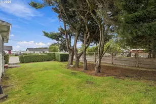 325 1st St SW, Bandon, OR 97411 - Photo 26