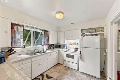 325 1st St SW, Bandon, OR 97411 - Photo 8