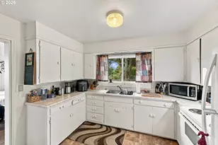 325 1st St SW, Bandon, OR 97411 - Photo 10