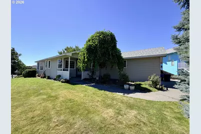1590 SW Riverhill Dr, Hermiston, OR 97838 - Photo 1