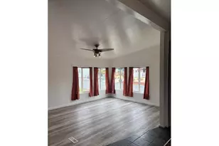 1400 Candlelight Dr, Eugene, OR 97402 - Photo 4