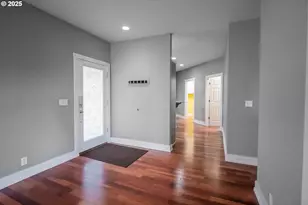 278 Rockridge Ct, Eugene, OR 97405 - Photo 2