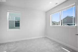 7773 NW Eleanor Ave, Portland, OR 97229 - Photo 8