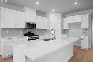 7773 NW Eleanor Ave, Portland, OR 97229 - Photo 2