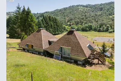3707 Willis Creek Rd, Winston, OR 97496 - Photo 4
