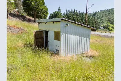 3707 Willis Creek Rd, Winston, OR 97496 - Photo 6