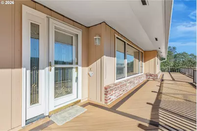 1386 Arcadia Dr, Roseburg, OR 97470 - Photo 4