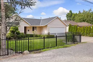 217 SE 90th Ave, Portland, OR 97216 - Photo 4