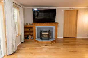 327 Southridge Dr, Florence, OR 97439 - Photo 12