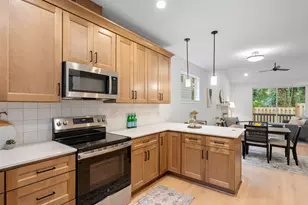 2250 NE 207th Pl, Fairview, OR 97024 - Photo 6