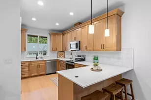 2250 NE 207th Pl, Fairview, OR 97024 - Photo 6