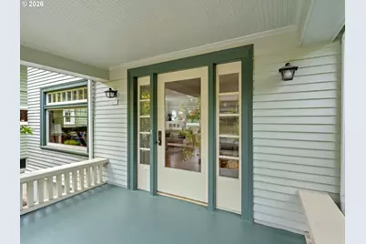 537 NE Royal Ct, Portland, OR 97232 - Photo 2