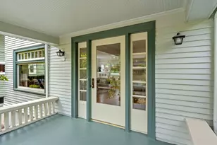 537 NE Royal Ct, Portland, OR 97232 - Photo 2