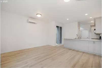 357 SE Kitzmiller Dr, Dallas, OR 97338 - Photo 2