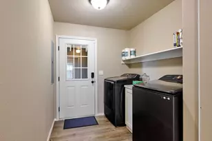 11633 Warbler Ln, Aurora, OR 97002 - Photo 38