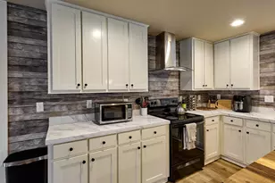 11633 Warbler Ln, Aurora, OR 97002 - Photo 10